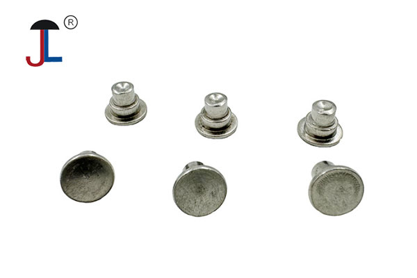 What is a solid rivet